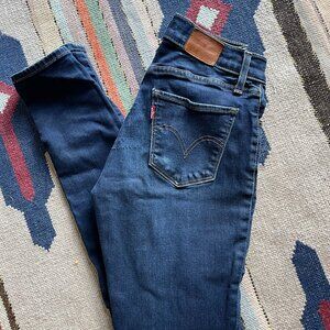 Levi's Curvy Skinny Jeans